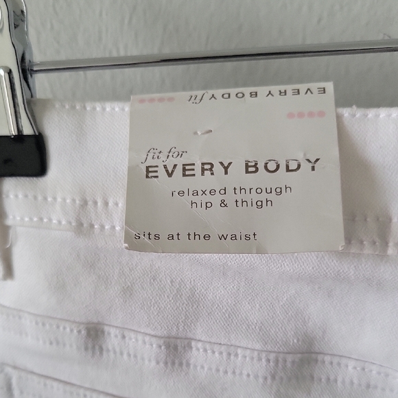 White Cropped Jeans - Picture 7 of 7